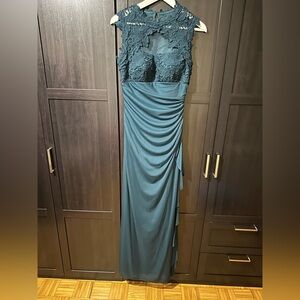 Betsy & Adam Teal Lace Ruched Evening Gown – Size 6 – Never Worn